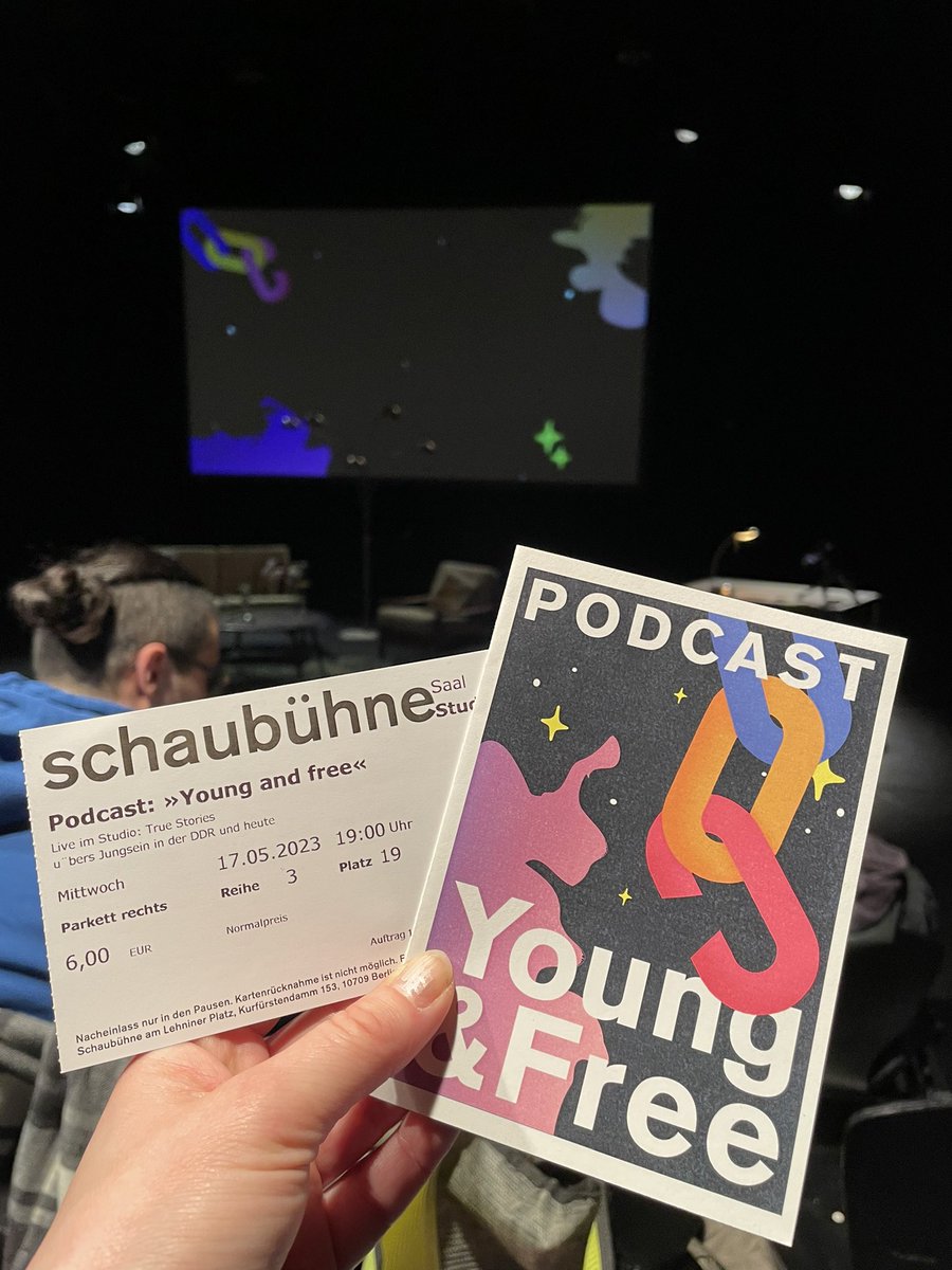 MiriamMenzel's tweet image. Heute mal hier in der @schaubuhne &amp;amp; ganz gespannt wie sich „mein“ altes Baby #YoungAndFree als #Livepodcast macht.  So ein Podcast geht natürlich nur mit cool people wie @FloProkop @janinefunke @koopberlin &amp;amp; mit Förderung @BAufarbeitung @BundesKultur #JugendErinnert ❤️🎙️👂