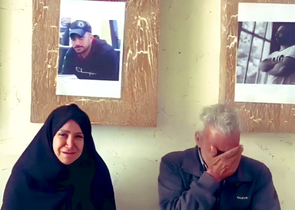 Sonofthebeach22's tweet photo. وقتی به این عکس نگاه می‌کنم تصویر پدر و مادر  خودم میاد تو ذهنم. واقعیت اینه که جای هر کدوم از این بچه‌ها من و شما می‌تونستیم باشیم، تنهاشون نذاریم... 
#نذارید_ما_را_بکشند 
#خانه_اصفهان https://t.co/Pnfsni3vHh