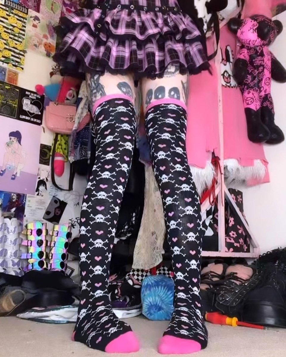 toofastclothing's tweet photo. Our Thigh High socks are not only the cutest socks you have ever seen, but they are also 50% off for the next 24 hours. Get some cute socks to match your outfits like @piaisevil and evolve your summer outfits!
#TooFastClothing #GothSocks #GothAccessories https://t.co/ruBZyq4CZ8