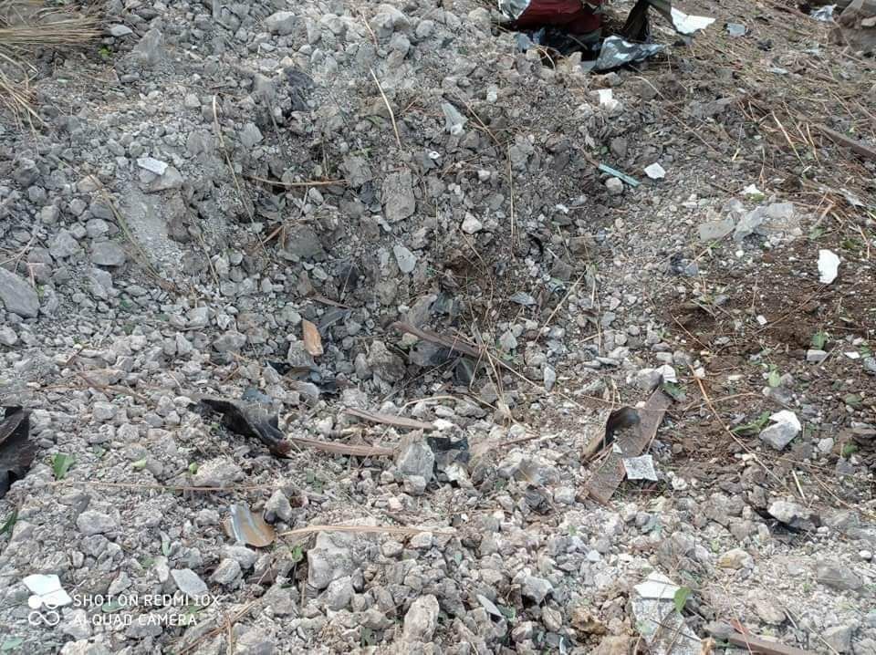 HtunA97494's tweet photo. A17 yo girl was killed and 8 residential properties including clinic ere destroyed by the bombardment of military troops in Sawlon village, Bawlakhae tsp, Kayah division this morning, according to Bawlakhae PDF. #2023May17Coup  #WhatsHappeningInMyanmar https://t.co/9pe6LJD2hl