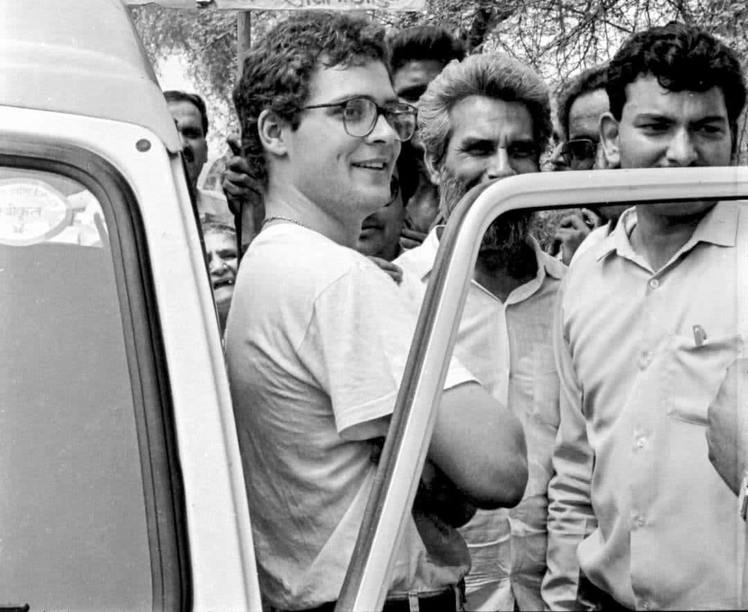 news24tvchannel's tweet photo. कांग्रेस नेता राहुल गांधी की #MeAt19 तस्वीर हुई वायरल

#RahulGandhi #Congress | @RahulGandhi https://t.co/YCm0MPGmLV