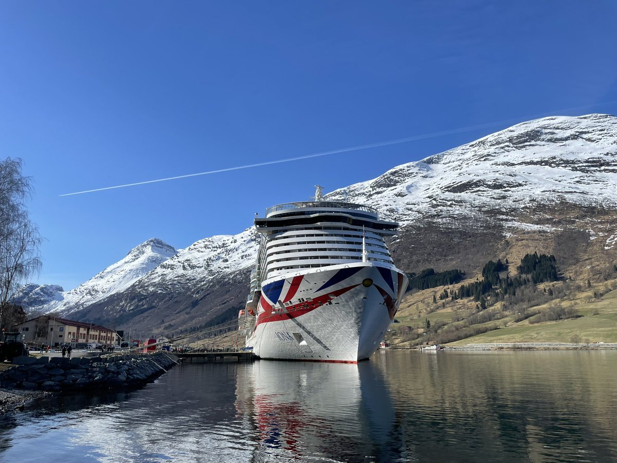 itscandicemcc's tweet photo. Beautiful Norwegian Fjords 🇳🇴 only 4 weeks left of these stunning views https://t.co/984ctItpWu
