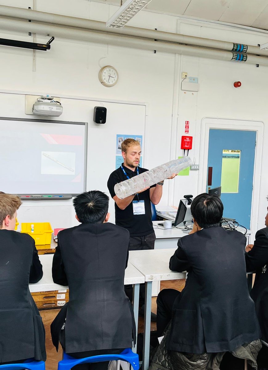SHS_the_engine's tweet photo. Mr. Fatania organised this terms Engineering Faculty GOT learner workshop - the pupils experienced real examples of engineering-in-the-field, through a hands-on presentation with our guest visitor from Mollart Engineering Ltd, Callum Hookway. ⁦@shsrbk⁩ https://t.co/Xltvd7v4Fv