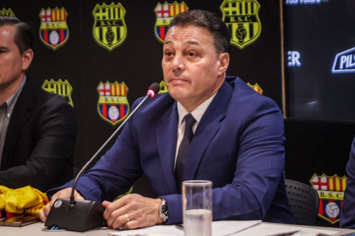 BarcelonaSC's tweet photo. "Agradecer a Emilio Portaluppi, secretario General del @CDBadajoz. Hemos hecho un convenio integral de intercambio de jugadores." 

🎙 Carlos Alfaro Moreno, Presidente BSC https://t.co/7yB0YKLjwE
