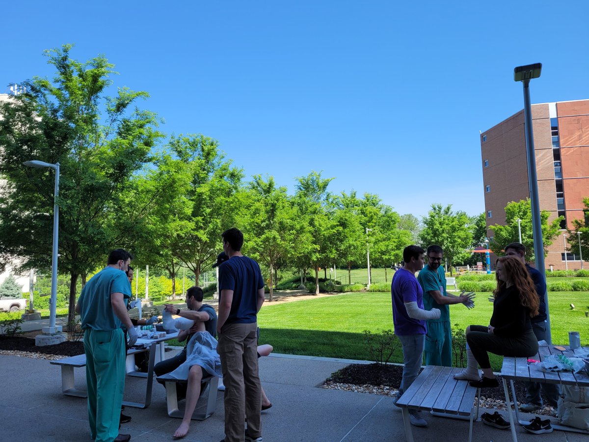 KimTempleton3's tweet photo. Enjoying the best of both worlds: holding a casting lab with @KUMedCenter ED residents and enjoying some Spring sunshine. Thanks to the KU ortho residents for making this happen!  @AAOS1 @kumc_g https://t.co/mbk61wnSDz