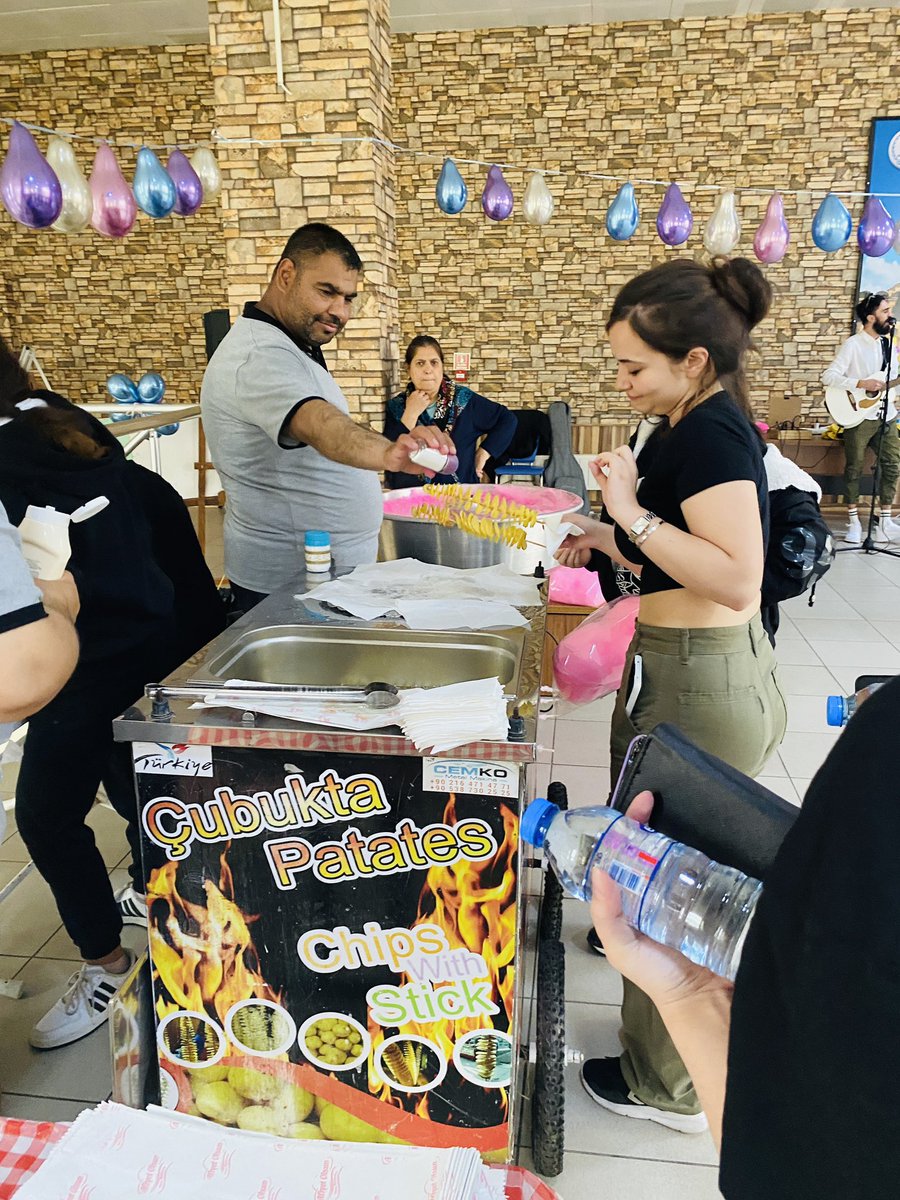 genclerleegitim's tweet photo. Edirne Kız Öğrenci yurdunda Gençlik Haftası kapsamında düzenlediğimiz 19 Mayıs etkinliğimizde öğrencilerimiz keyifli vakit geçirdiler.
@selimakGSB @ozlemisikkdogan @GSB_Edirne @EdirneKYGM @GSBgenclik @gencliksporbak https://t.co/0HVHBnBtH3
