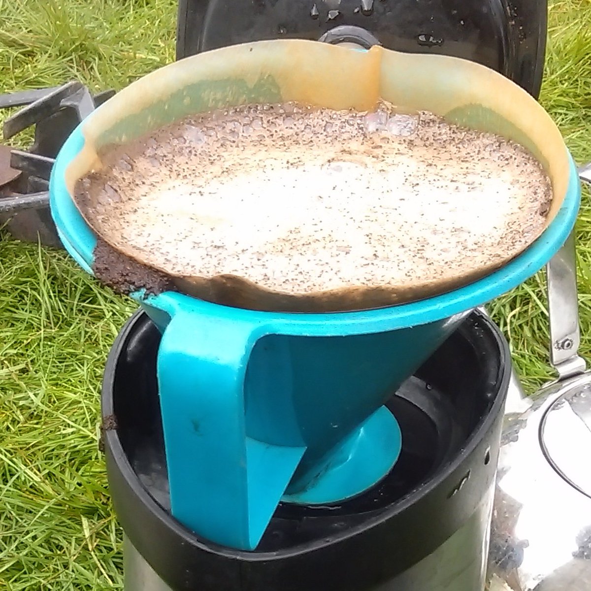 NLRCFirstAid's tweet photo. Mijn oudste dochter kampeert komende dagen met heel veel andere #waterscouts op het #Boterhuiseiland bij de Kagerplassen. Hmm .. krijg ik opeens zin in echte pure 'schipperskoffie'. @scouting_nl @Kaagcup https://t.co/KOBR3MrBKz