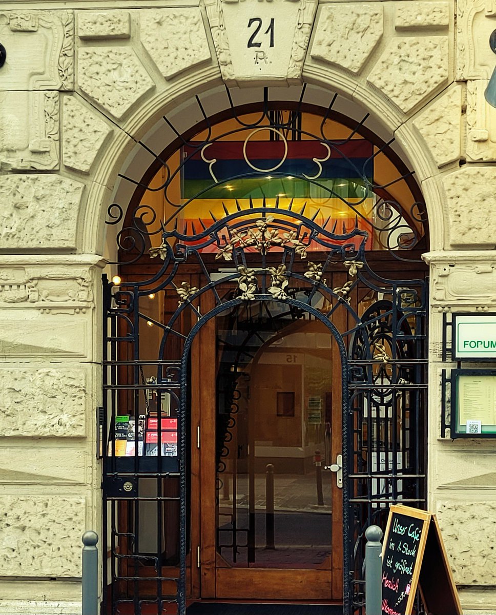 ForumTheaterS's tweet photo. Heute ist der Internationale Tag gegen Homo-, Bi-, Trans-, Inter- und Queerfeindlichkeit #IDAHOBIT
Bei uns sind alle willkommen, die Welt ist bunt!🏳️‍🌈 https://t.co/IkVsVa4YG6