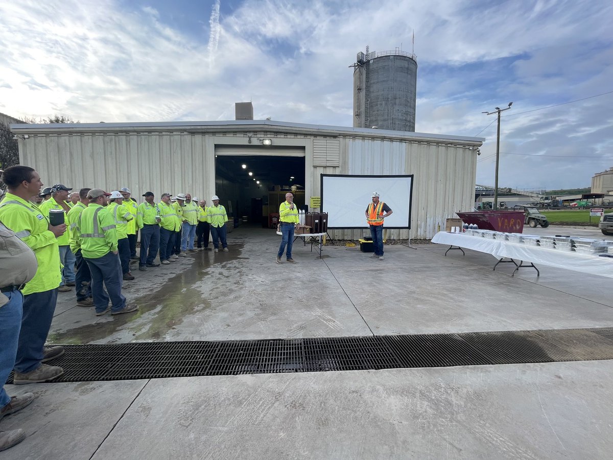 Together with <a href="/MSHA_DOL/">MSHA_DOL</a> we are having a Nationwide STAND DOWN TO SAVE LIVES. @CEMEX_USA our teams across the country have join forces with the agency to promote Health and Safety at the workplace to continue our journey towards ZERO4LIFE.
<a href="/langtonrj/">Ryan Langton</a> <a href="/churus12/">carlos uruchurtu</a> <a href="/jativo/">Jose Alberto Torres</a>