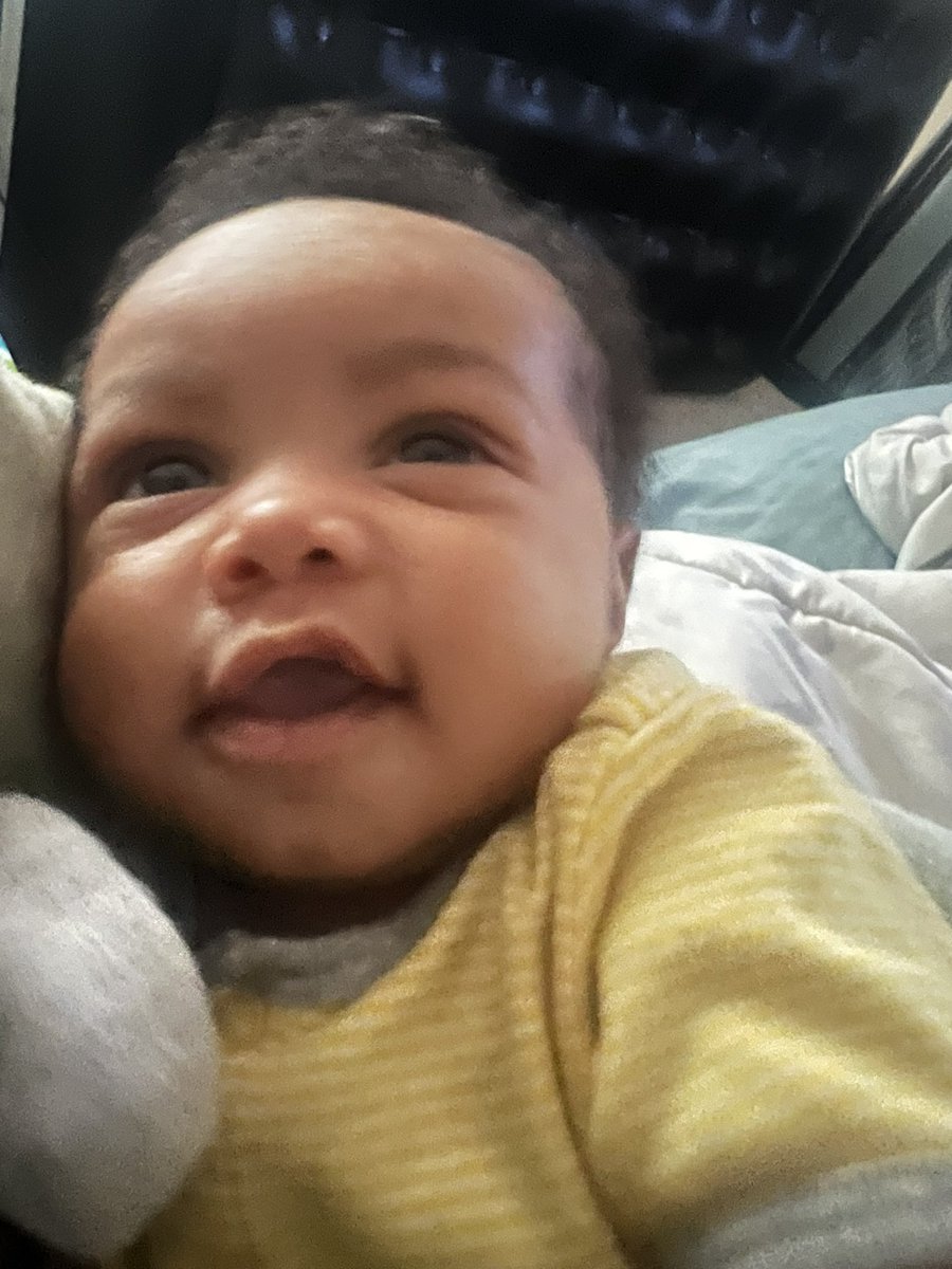 FunsizeTara_'s tweet photo. This baby won’t go to sleep 😂 https://t.co/uic3zzlCJj