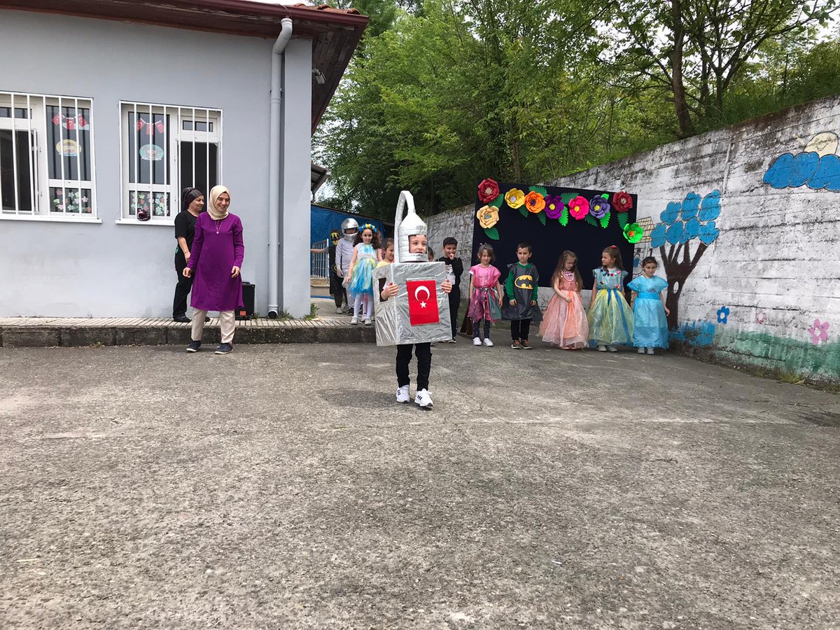 Anasınıfı öğrencilerimizden geri dönüşüm defilesi.
<a href="/hknkadi/">Hakan Kadı</a> <a href="/ismailbas67/">İsmail BAŞ</a> <a href="/caycumailcemem/">Çaycuma İlçe Milli Eğitim Müdürlüğü</a> <a href="/zuleyhaaldogan/">Züleyha Aldoğan</a> <a href="/ZonguldakMEM/">Zonguldak İl Millî Eğitim Müdürlüğü</a> <a href="/_1Melekk/">_Melek</a> nebiogluilkokulu.meb.k12.tr/icerikler/anas…