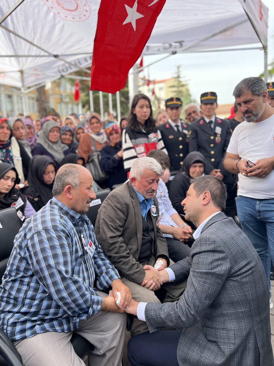 yclblt06's tweet photo. 📍KAHROLSUN PKK ve İŞBİRLİKÇİLERİ

Şehidimiz Bayram Doğan’ı Turhal’da son yolculuğuna uğurladık.
Allah mekanını cennet eylesin.
Başımız sağolsun. https://t.co/CG78j4KwoP