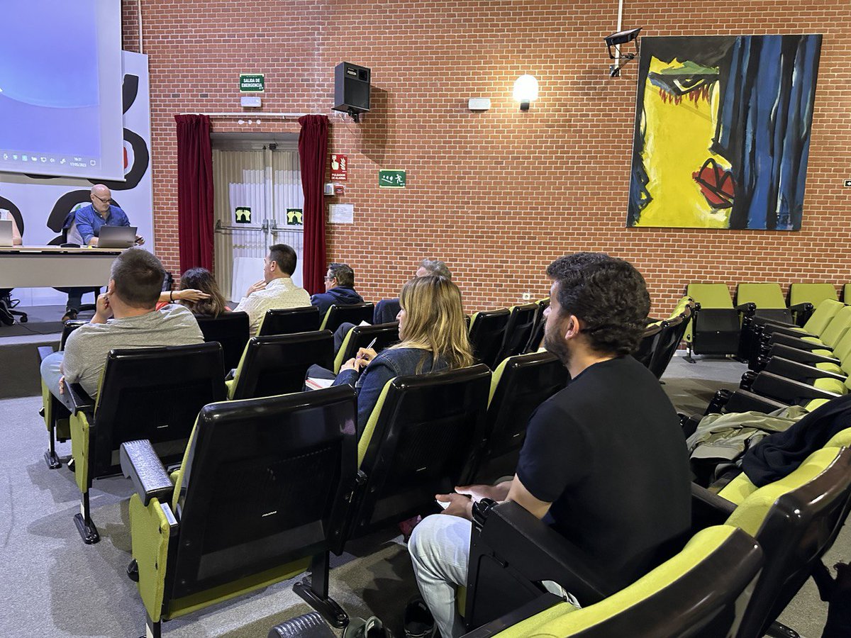 👉 Posteriormente, Jesús Crespo, @NereaContreras y <a href="/RalVillar/">Raúl Villar</a> han explicado la situación industrial de los diferentes sectores englobados en las áreas de Materias Primas, Bienes de Consumo y Bienes Intermedios respectivamente.