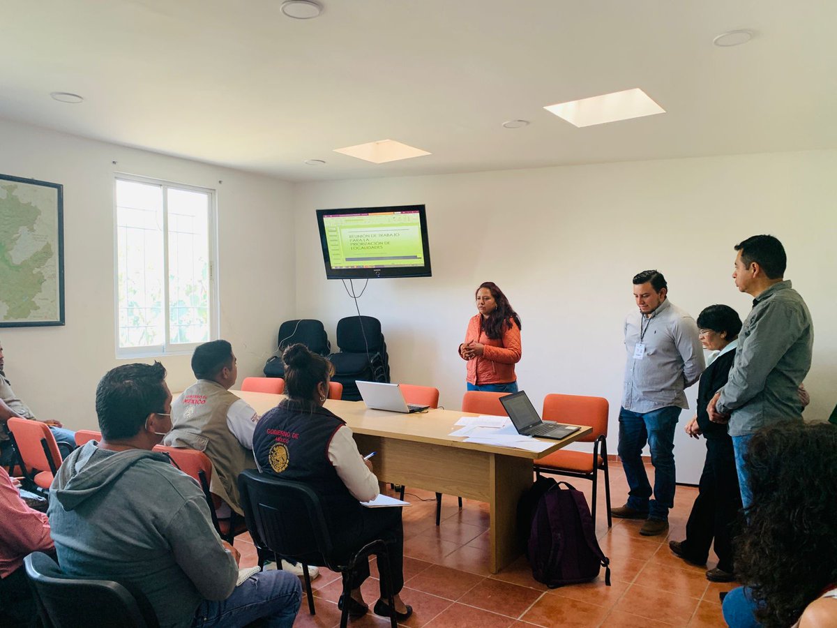 DdrPachuca's tweet photo. Reunión con Bienestar y Segalmex para acordar temas de la entrega de fertilizante.
@brendis1506 @agricultura_hg @AdrinArielGarc1 @reyes_norberta https://t.co/CsiTWSRGy2