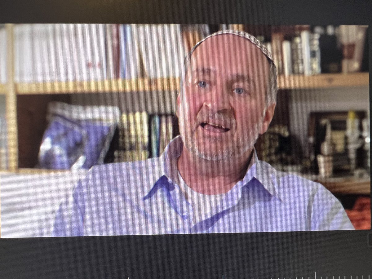 Tim_Cupal's tweet photo. Der aus Bayern stammende #DavidKatzar lebt in der Siedlung Tal Menashe im Norden des Westjordanlandes . "Ich bin Palästinenserin" sagt die arabische Israelin #Sireen. Sie & die jüdische Israelin #YaffaShira unterrichten gemeinsam an der 2sprachigen #HandinHandSchule in Jerusalem. https://t.co/llG6v5iSYc