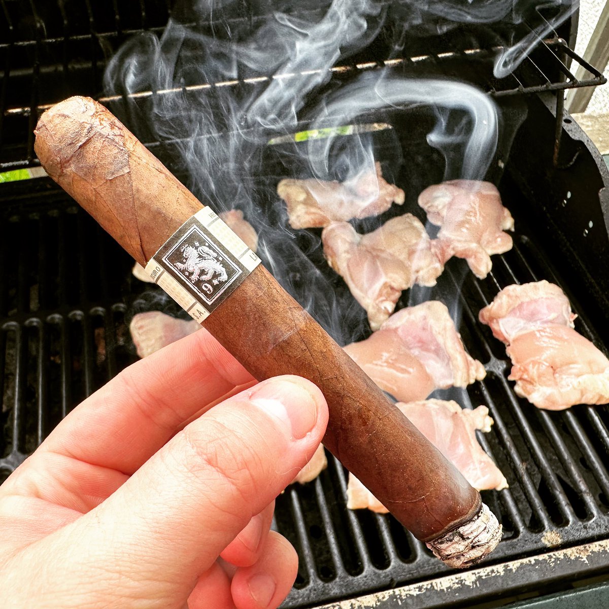 AXISPAW1's tweet photo. Not much better than a drink, stogie, and a bbq. Got a @drewestatecigar Liga Privada No. 9 Toro for the proceedings
@CASCshop
@CASCbar
#hed #barevolution #cascnation #casc #cascbar #cascshop #cigar #cigarbar #cigarshop #cigarpunk #cigaraficionado #stogie #soursandstogies #botl https://t.co/McmIl2CrGA