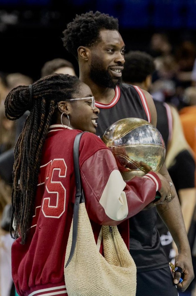 Felicidades Mo!!! @BBLofficial League champion and BBL Cup champion... Me encanta esta foto con tu hermana!!! @mnxcs__ 
Mo Soluade, cupo en España y gran temporada Eurocup con @LondonLions 🦁 congrats Mo!!!!
@cesckbza @RafaRufian46