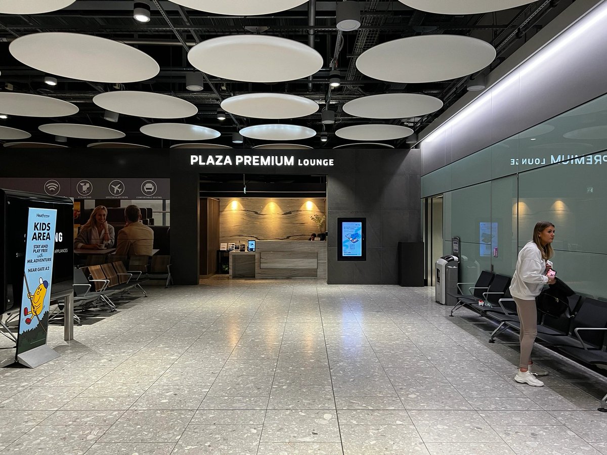 End of work, waiting for the plane to arrive