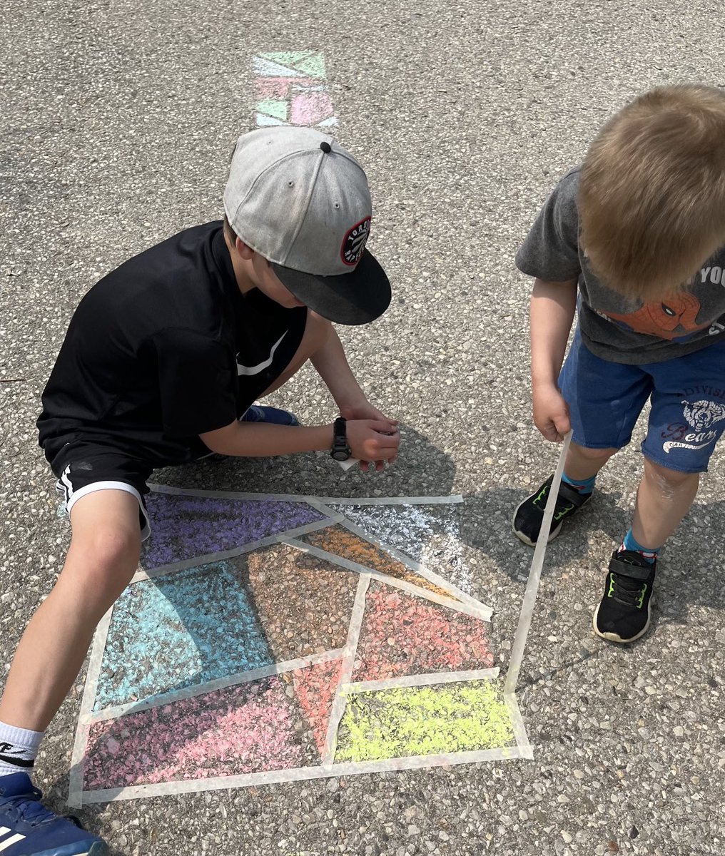 AvonHahn's tweet photo. Sidewalk chalk art with our learning buddies😊 https://t.co/GrfNZJZQ61