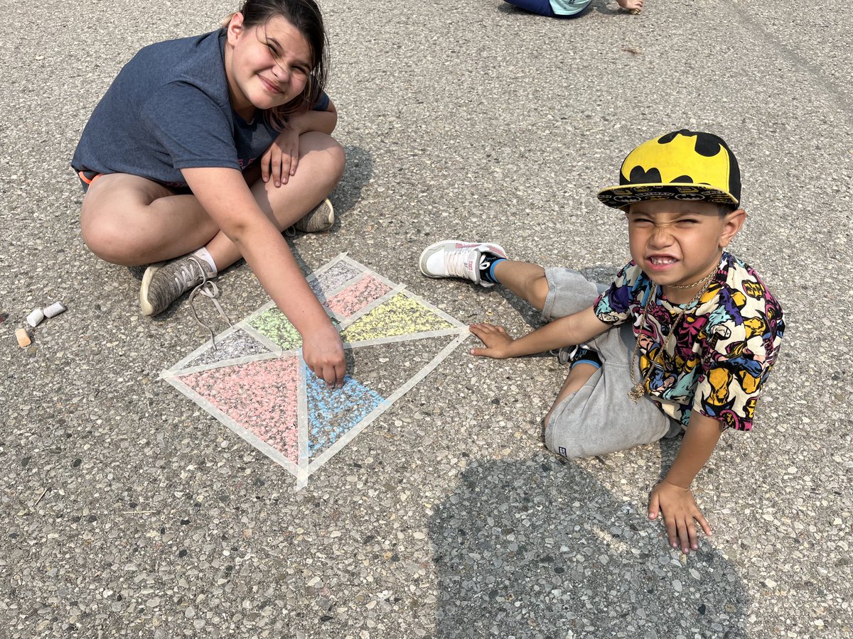 AvonHahn's tweet photo. Sidewalk chalk art with our learning buddies😊 https://t.co/GrfNZJZQ61