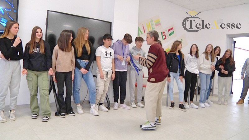 TeleAesse's tweet photo. Erasmus a Castel di Sangro, l'Istituto Comprensivo "A. Merini" accoglie gli studenti europei a braccia aperte - https://t.co/RRANEfEFiT https://t.co/XZyiPEvWtm