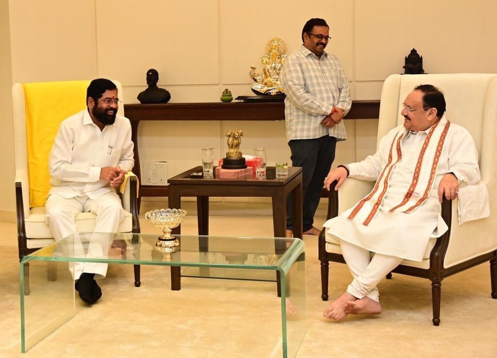 mieknathshinde's tweet photo. भारतीय जनता पक्षाचे राष्ट्रीय अध्यक्ष @JPNadda जी यांनी वर्षा या निवासस्थानी उपस्थित राहून सदिच्छा भेट घेतली. याप्रसंगी पुष्पगुच्छ आणि श्री गणरायाची मुर्ती भेट देऊन ��्यांचे स्वागत केले.

यावेळी उपमुख्यमंत्री @Dev_Fadnavis , भारतीय जनता पक्षाचे महाराष्ट्र प्रभारी @CTRavi_BJP, भाजपाचे प्रदेशाध्यक्ष @cbawankule , भाजपचे मुंबई अध्यक्ष व आमदार @ShelarAshish, खासदार @manoj_kotak उपस्थित होते.

#Maharashtra #JPNadda #Mumbai