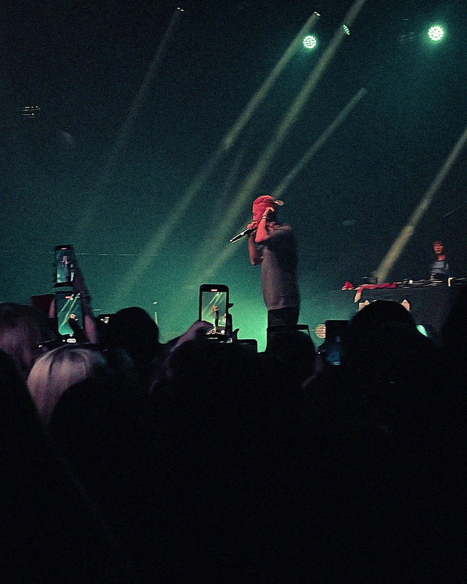 lejaunehomme's tweet photo. Fox And The City EU Tour - Brussels w/ badboyloo (bloo) / Howmini / @cultofya in @lamadeleinebe part.02 🌙 
•
•
•
• #bloo #badboyloo #cultofya #foxandthecitytour #foxandthecitytourbrussels https://t.co/WS1yozKzxa