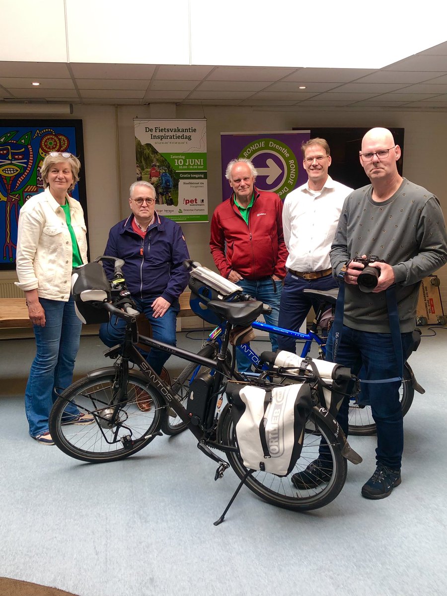 ToniMelenhorst's tweet photo. Vanmiddag waren de opnames voor @koopmanoppad bij !pet boekverkopers. Ontzettend leuk om aan mee te werken. Zaterdag 10 juni organiseren @drentsefietsers en !pet boekverkopers een Fietsvakantie Inspiratiedag. Jullie zijn van harte welkom. #gratisevent #hoogeveen https://t.co/iP3pVX2WWD