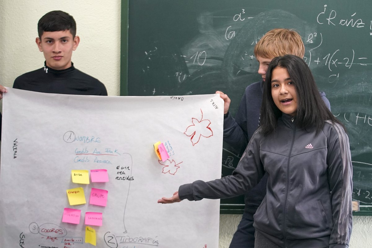 aulafilm's tweet photo. 🔥Entramos en la recta final del proceso de codiseño que hemos acompañado durante este curso a través del #AulafilmLearningLab.
El próximo 1 de junio, el alumnado del @iesanafrank hará la presentación pública del proceso de creación de su propio #CineclubEscolar. https://t.co/JLBGgzBMNz