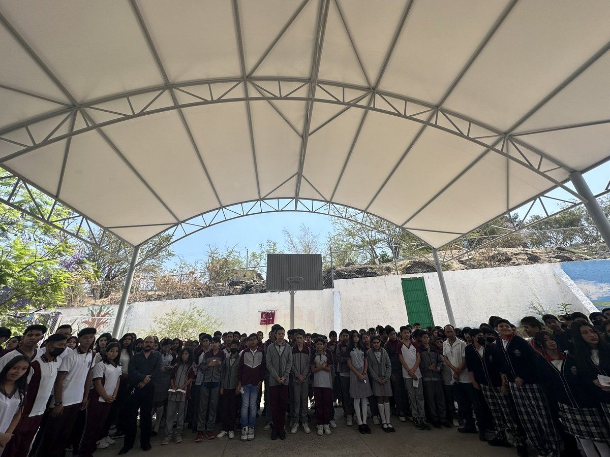SergioChavez_D's tweet photo. Ya es miércoles y hoy fuimos a la Secundaria 39 de la popular Colonia Jalisco a entregar un domo escolar 🏫 más. #SCH https://t.co/huaQLQ09vc