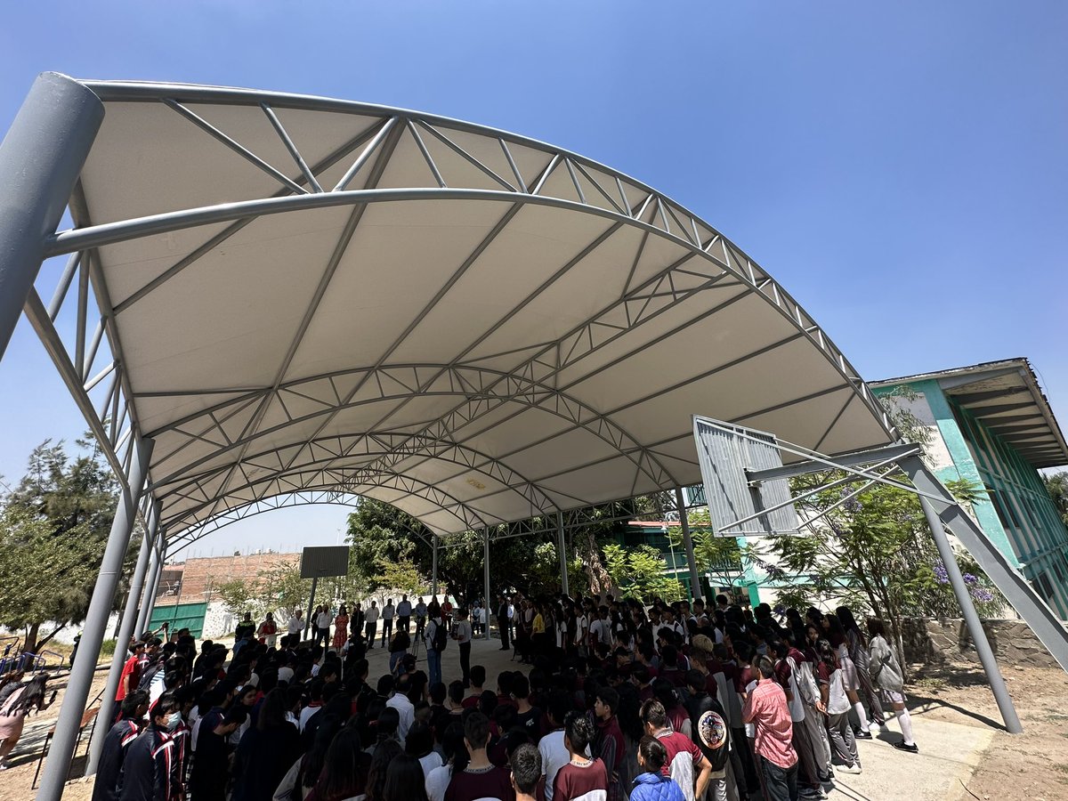 SergioChavez_D's tweet photo. Ya es miércoles y hoy fuimos a la Secundaria 39 de la popular Colonia Jalisco a entregar un domo escolar 🏫 más. #SCH https://t.co/huaQLQ09vc