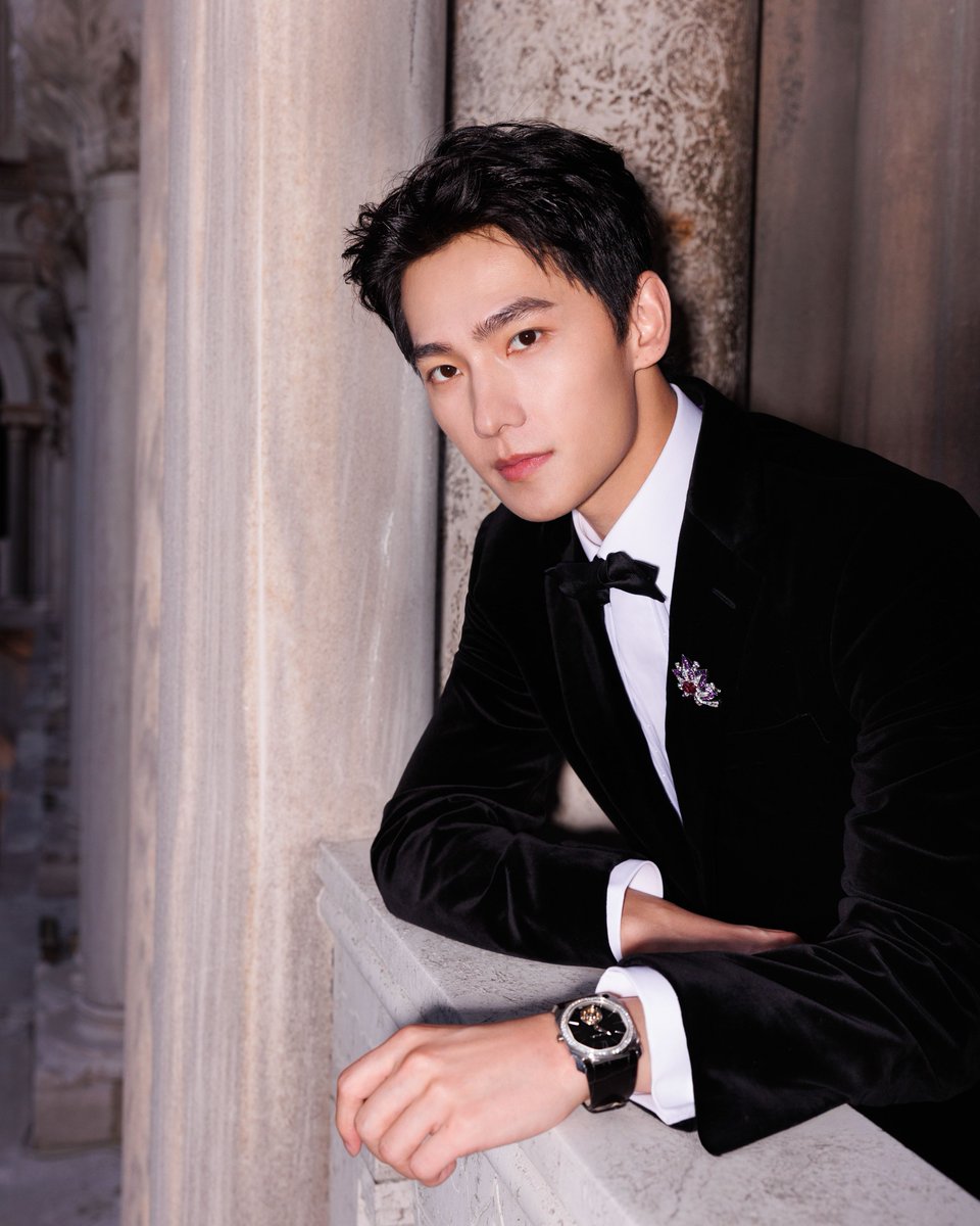 Bulgariofficial's tweet photo. The #Bulgari Mediterranea High Jewelry event celebrates the brand's natural connection to its origins. Among the guests were brand Ambassador #YangYang and Global Brand Ambassador #CrystalLiu https://t.co/2tIqvA640Y
#BulgariMediterranea https://t.co/dJBc5ekllY