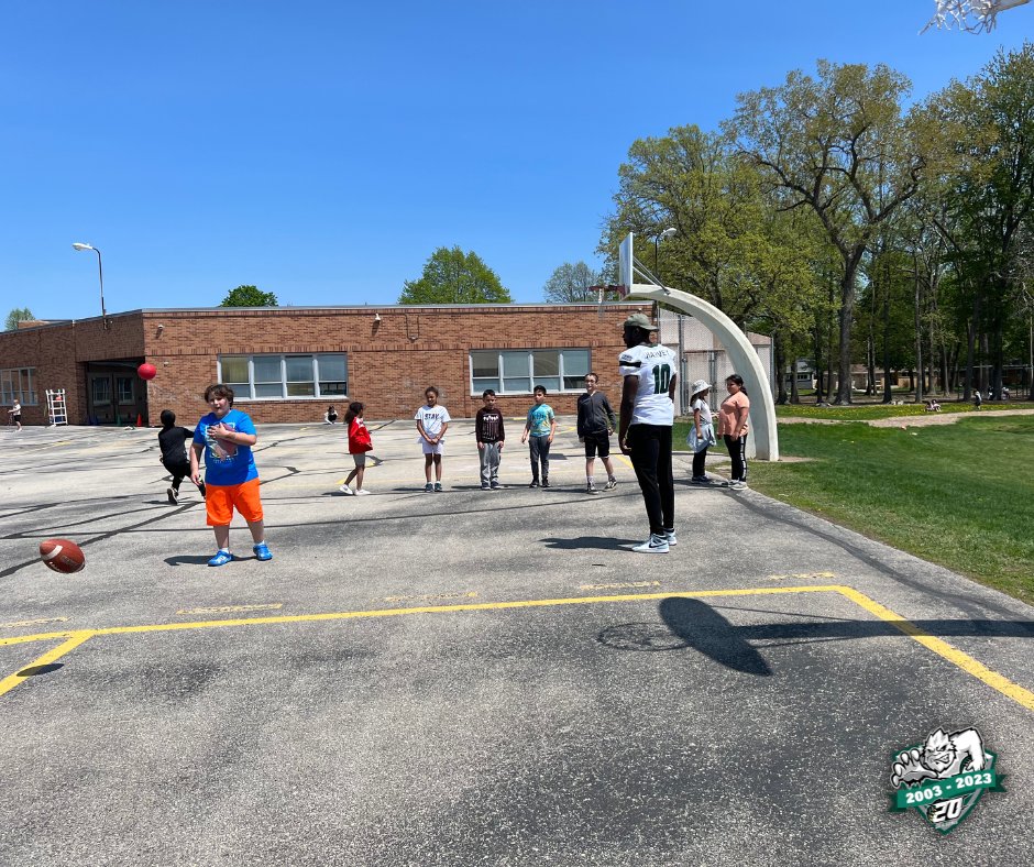 gbblizzard's tweet photo. Thank you Beaumont Elementary School for letting Max, Mike, Marquise, and Raheem visit your students for lunch and recess! Fun was had by all 😄 #GoBlizz #GetBlizzy #GBB #20Seasons
@MaxMeylor @NotGeeezy_ @M_Irvin8 @heemharv_7 https://t.co/vRvriaO0Jw