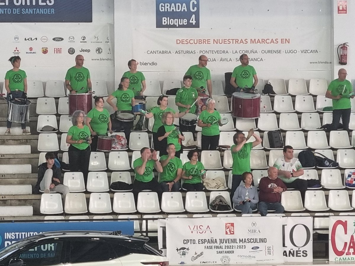 Increible ambiente en la Albericia en el Campeonato de España juvenil masculino!!!
Lo de la afición de Anaitasuna para copiarlo,de 10!!!!