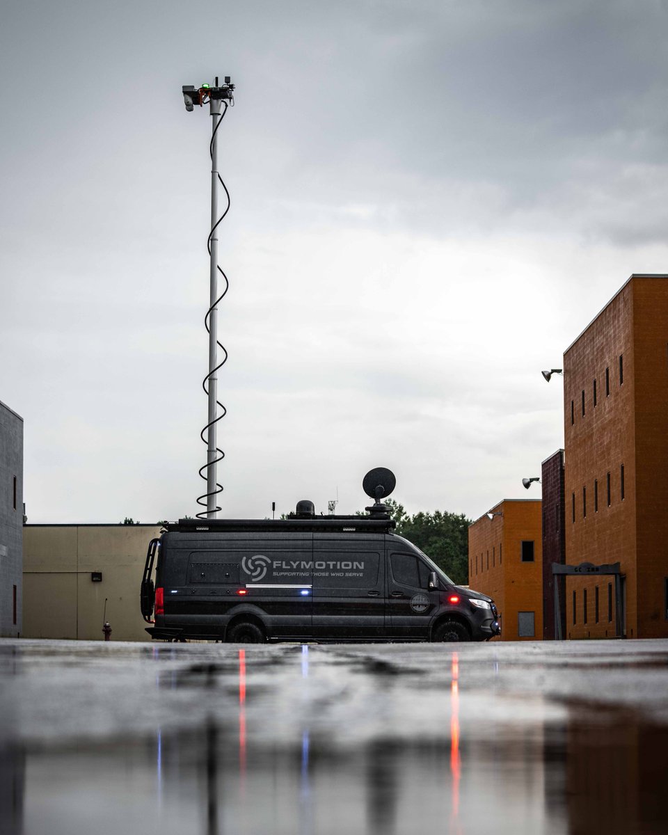 FLYMOTIONmedia's tweet photo. Boost signal strength for unmanned systems with mast-mounted antennas on our TRIDENT Mobile Command Centers!

Let #FLYMOTION elevate your effectiveness: https://t.co/7WKLpGBl9L

#mobilecommandcenter #publicsafety #lawenforcement https://t.co/s08GTJhJKJ