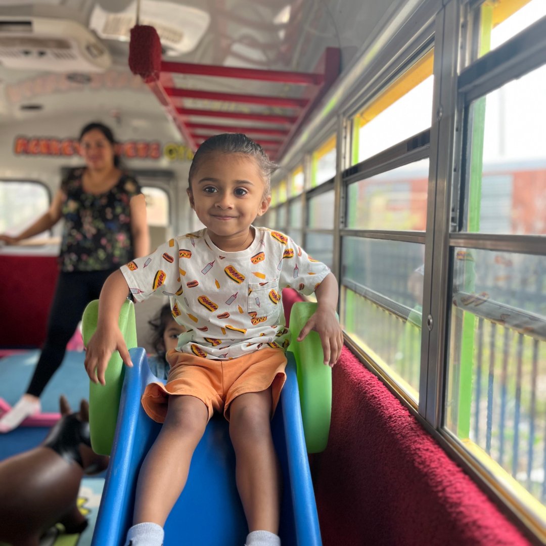 CDRCP's tweet photo. Yesterday was a fantastic turnout for the Monkey Movers Event at Mill EarlyON! Families enjoyed maneuvering through the mobile facility that teaches the foundations of strength, balance, flexibility and coordination. 

#EarlyON #EarlyONPeel #RegionofPeel #PhysicalLiteracy https://t.co/zIBmAXevgK
