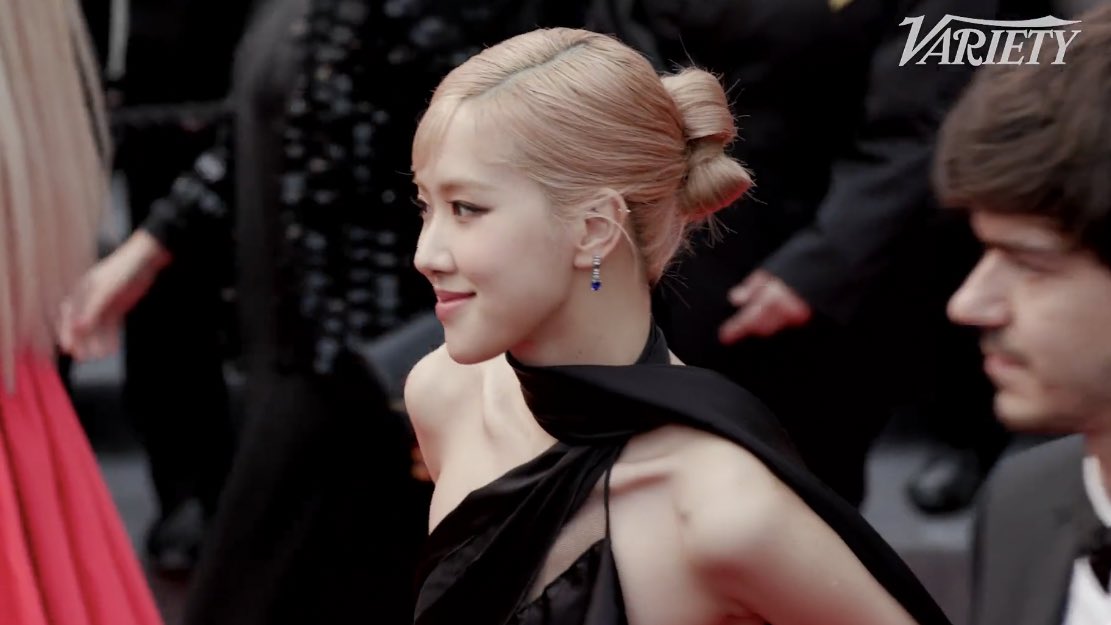 로제 행복 ♡ tweet media