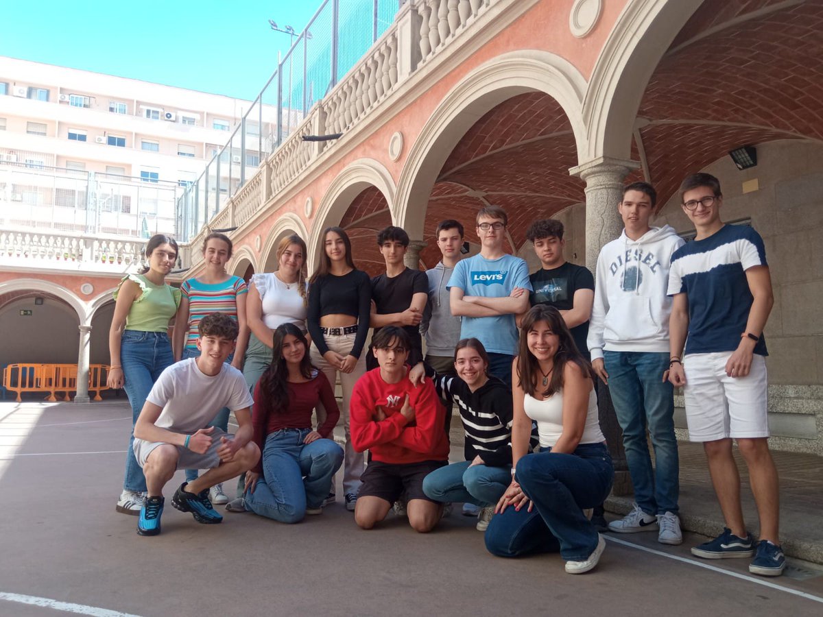 sjcalasanzvlc's tweet photo. Gracias a vuestros votos ¡el equipo de 1º de #Bachiller "Nanobici" 🚲pasó a la final con un Pase de Oro! 📷El otro equipo "Recline" también se ha clasificado📷 #UpSteam
@UPV https://t.co/52nFHorDnA