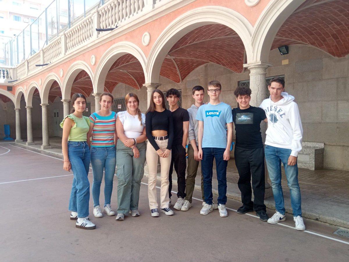 sjcalasanzvlc's tweet photo. Gracias a vuestros votos ¡el equipo de 1º de #Bachiller "Nanobici" 🚲pasó a la final con un Pase de Oro! 📷El otro equipo "Recline" también se ha clasificado📷 #UpSteam
@UPV https://t.co/52nFHorDnA