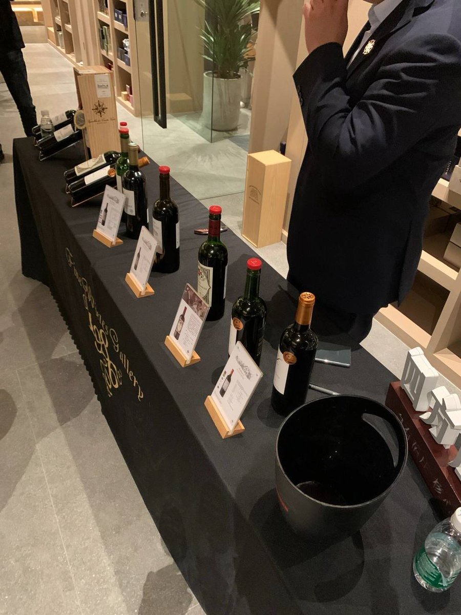 MSweefy22's tweet photo. Let red wine be the bridge of our hearts, and let the private club be our common world. Let's indulge in wine, food and good conversation on this special evening https://t.co/aqGTGyjIMW