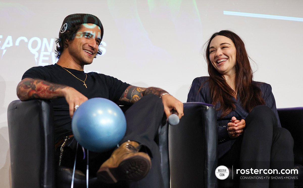 RosterCon's tweet photo. #BHF - Les photos des panels Ryan Kelley/Shelley Hennig et Tyler Posey/Crystal Reed sont en ligne // Photos from Saturday's Ryan/Shelley and Tyler/Crystal panels are online. #TeenWolf

📷 https://t.co/j7Na6cLzMx https://t.co/Ni49WPYwYX