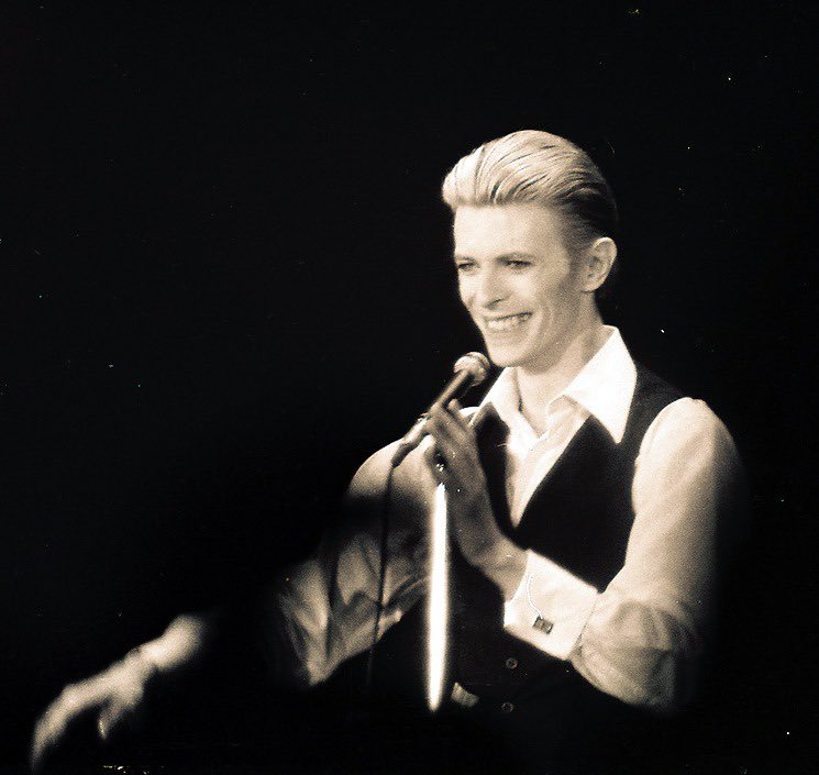 davidbowie_news's tweet photo. David Bowie, Roberts Stadium, Indiana, 1976, by Brian Crowder.

#davidbowie https://t.co/GGQarSW2a5