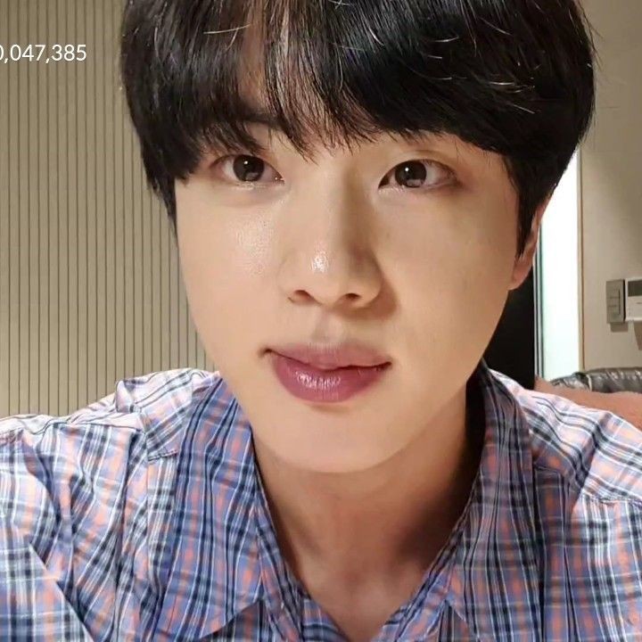 no cheating. your last saved celebrity photo/gif is your therapist. 

Seokjin always my best medicine 😭
