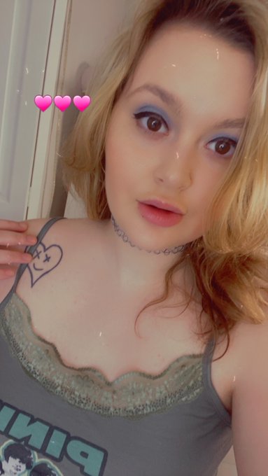 My internet hates me 😭 oh well moving in June and I promise I&rsquo;ll have a better connection. https://t<a href="/tag/fetcon"class="tags"><span>#fetcon</span></a>