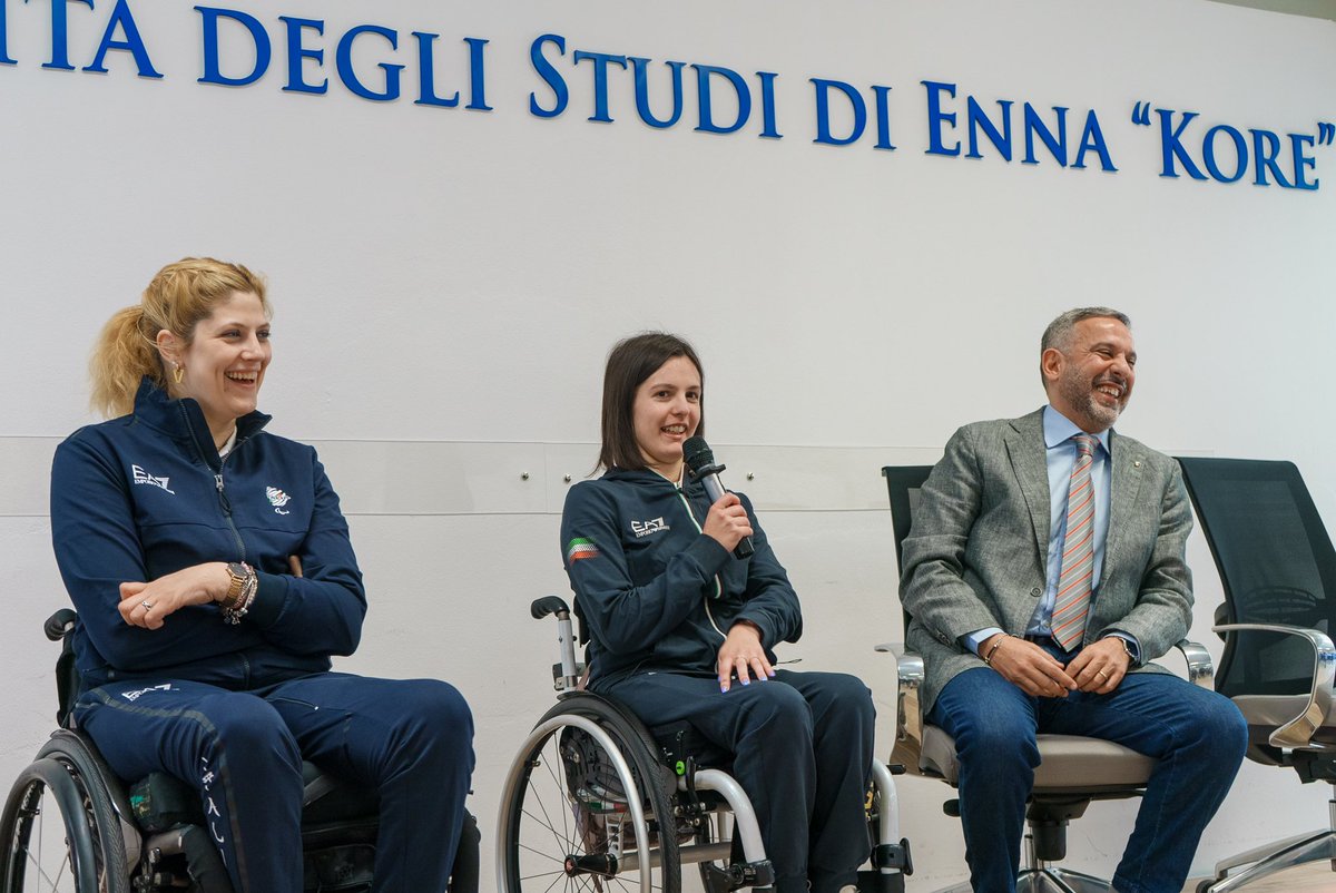 Unikore_Enna's tweet photo. Oggi abbiamo avuto il piacere di ascoltare due campionesse 🏓
🥇Carlotta Ragazzini
Campionessa Europea U23 di tennistavolo paralimpico
🥇Giada Rossi
Campionessa mondiale 2022 di tennistavolo paralimpico
@CIPnotizie @FrancescoSgro https://t.co/rnifo05k0T
