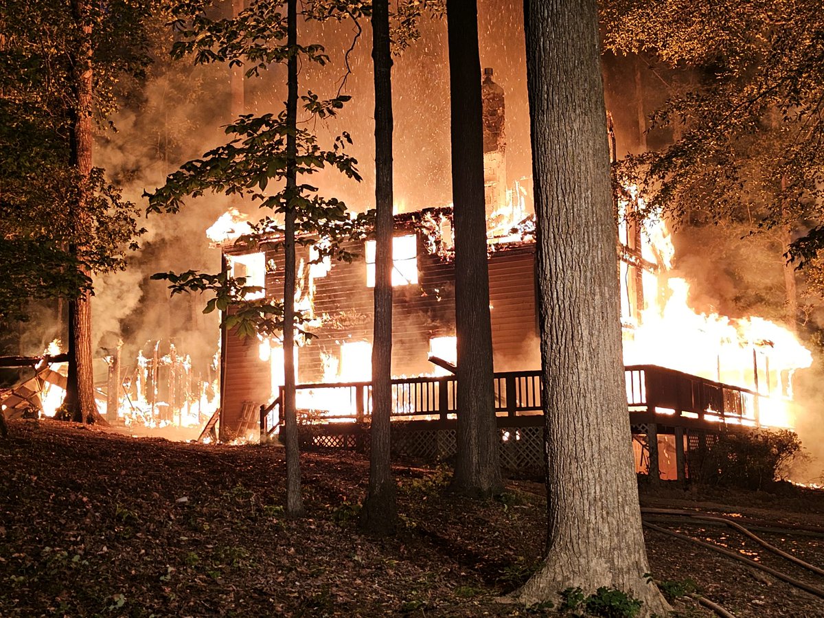 Huntersville_FD's tweet photo. We are a tad late in posting this; but we thought you'd like to see how our LIVE Fire training went last Friday off Black Farms Road... #TrainAsYouFight
https://t.co/t0KS6j2v3O
#TrainingFire #HuntersvilleFD #OneTownOneTeam https://t.co/y27cpAZ03b