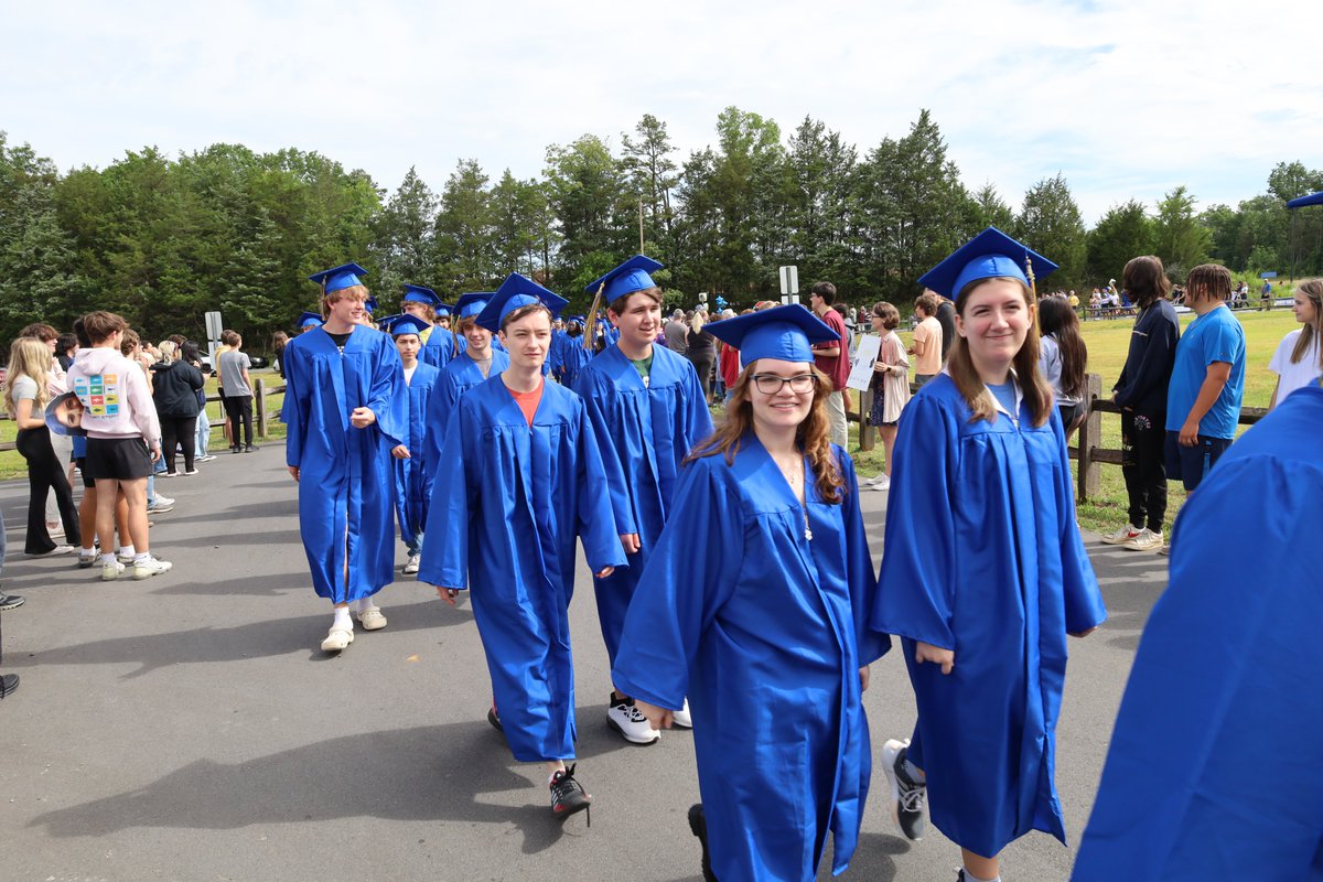 MPHS_Tigers's tweet photo. 2023 Senior Walk at Mt. Pleasant High https://t.co/JeYefuPFni