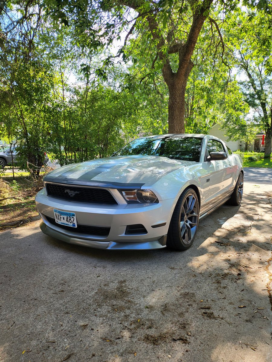 ArctosBlue's tweet photo. Fursuit + what I drive

2012 Ford Mustang EcoBoost ;3

2011 Suzuki GSX-R 1000 https://t.co/mJUkSvgn4M