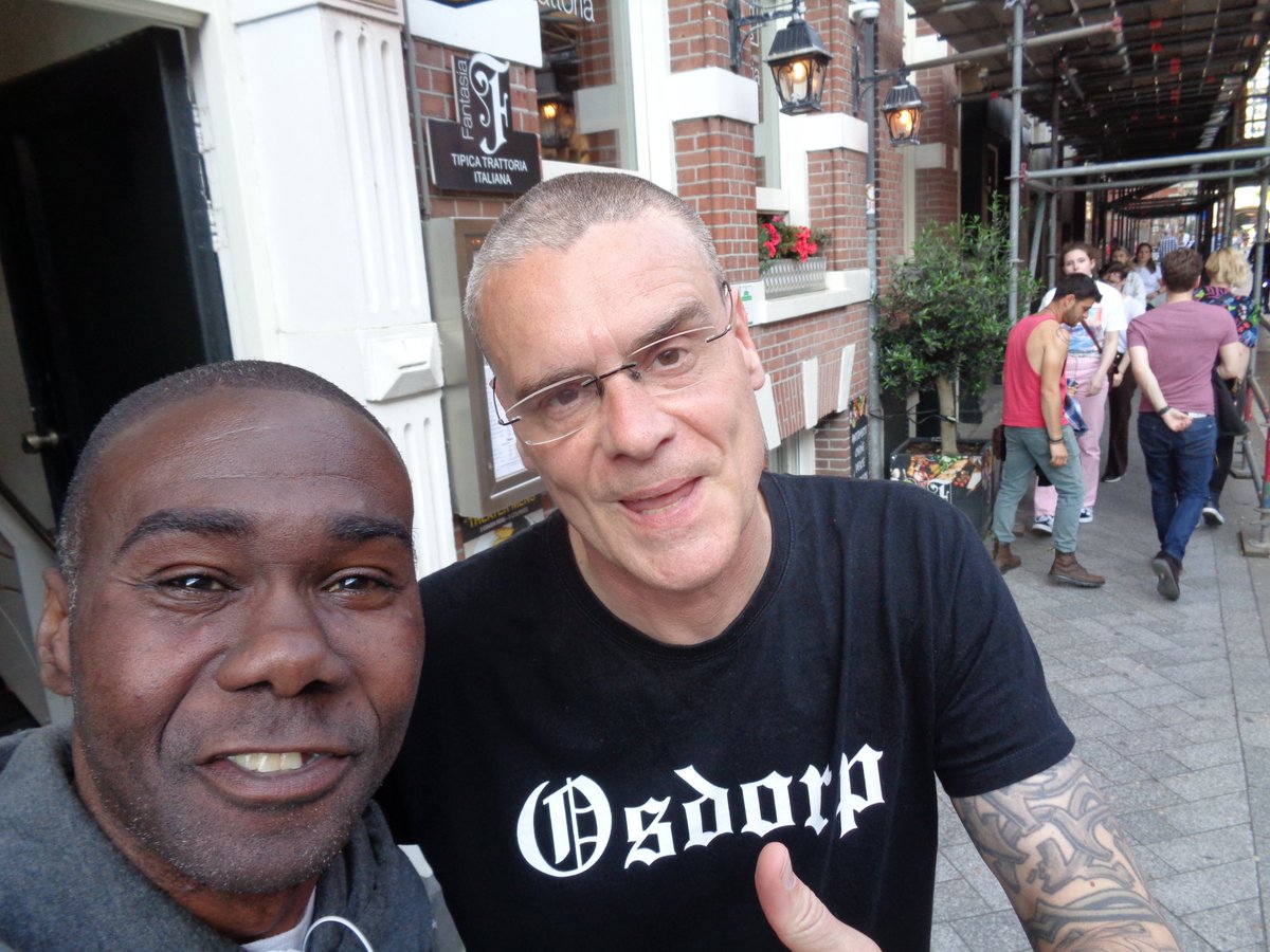 mikewaterval's tweet photo. mikey mike@amsterdam with kunstschilder and rapper def.p
@DefPenCo
#amsterdam
#kunstschilder
#pascalgriffioen
#rapper
#osdorp
#grondleggervandenederhop
#osdorpposse
#defp https://t.co/hlL6XD0o2G