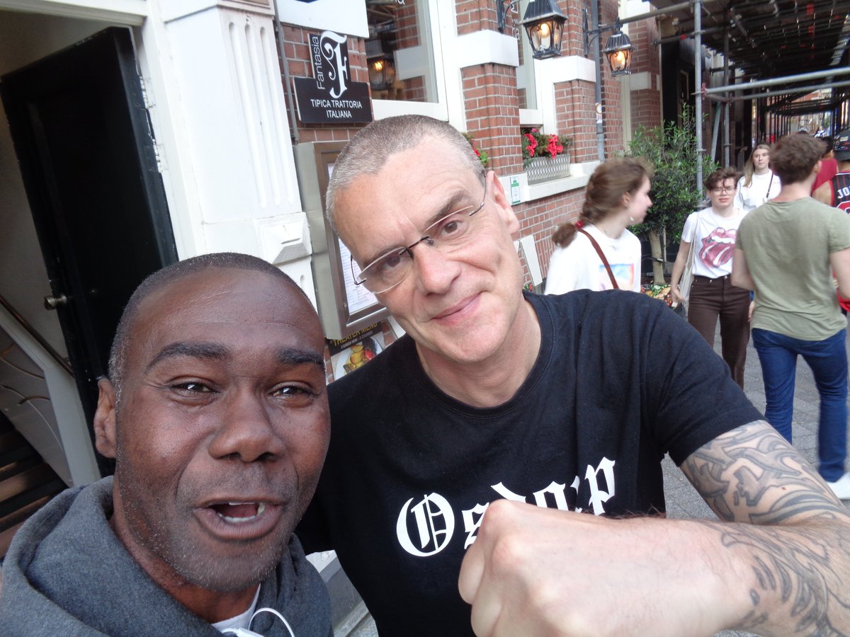 mikewaterval's tweet photo. mikey mike@amsterdam with kunstschilder and rapper def.p
@DefPenCo
#amsterdam
#kunstschilder
#pascalgriffioen
#rapper
#osdorp
#grondleggervandenederhop
#osdorpposse
#defp https://t.co/hlL6XD0o2G